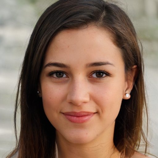 Mariana Costa - Especialista em Mercado Automotivo